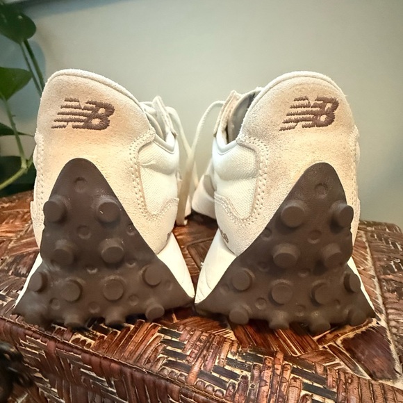 New Balance 327 Women's Cream and Tan Sneakers size 7 (men’s size 5.5) - Picture 6 of 12